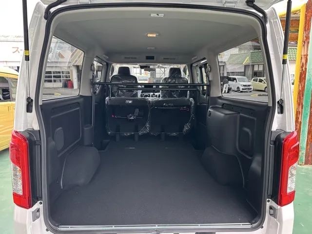 キャラバン(ニッサン)ディーゼル ロング オーテックエアロPKG 左PSD 寒冷地仕様 4WD登録済未使用車 13