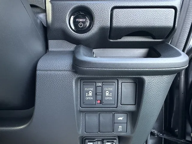 ステップワゴン(ホンダ)e・HEVスパーダ プレミアムライン 7人登録済未使用車 11