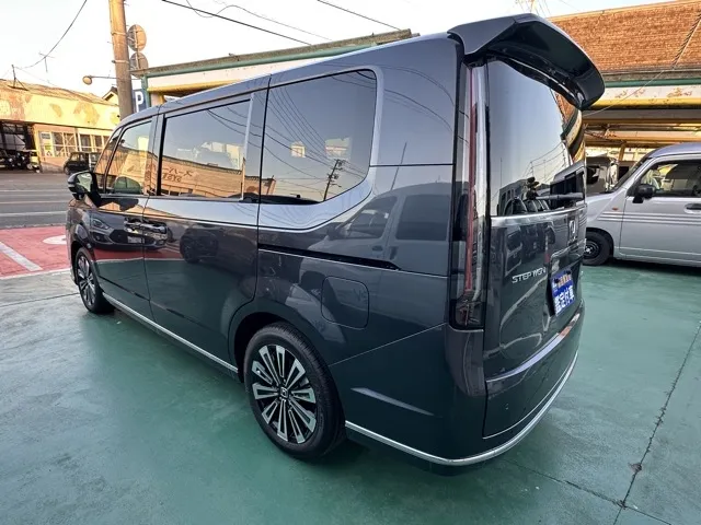 ステップワゴン(ホンダ)e・HEVスパーダ プレミアムライン 7人登録済未使用車 2