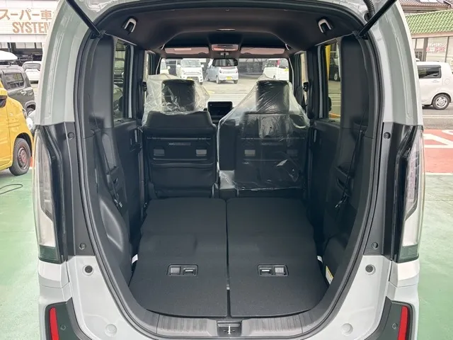 N-BOX(ホンダ)N-BOXカスタムターボ届出済未使用車 9