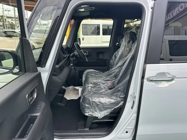 N-BOX(ホンダ)N-BOXカスタムターボ届出済未使用車 2