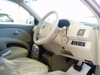 マーチ(ニッサン)ベースグレード未使用車 3