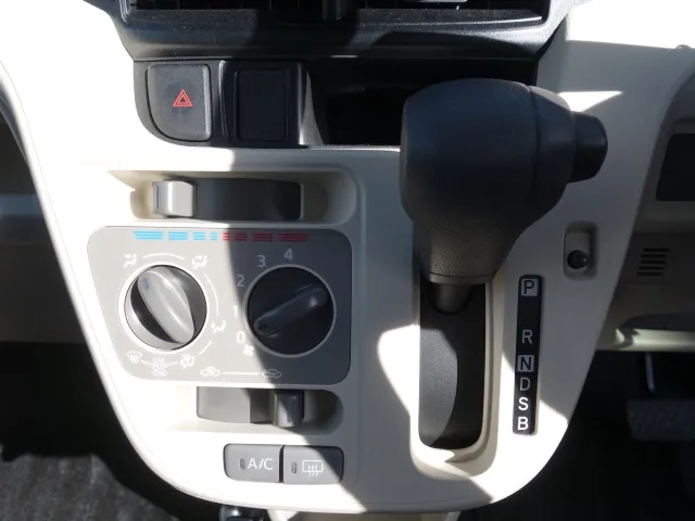 ムーヴ(ダイハツ)L SAディーラー試乗車 9