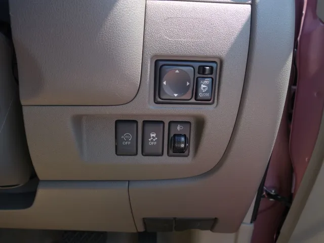 マーチ(ニッサン)１２Xディーラー試乗車 8