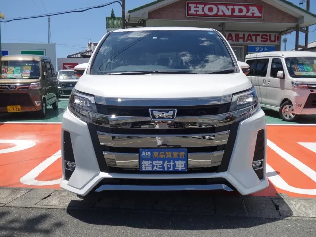 ノア(トヨタ)Si W×B 8人乗り新車 22