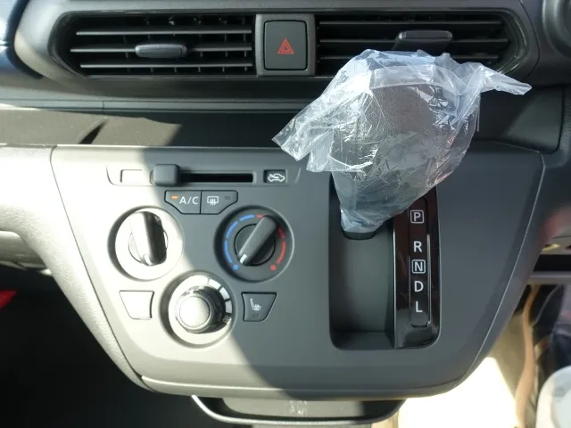 eKクロス(三菱)マイルドハイブリッドM届出済未使用車 15