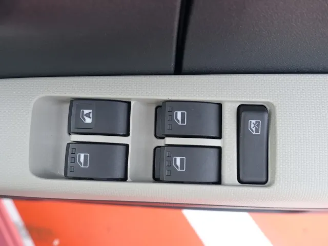 ミラトコット(ダイハツ)LSAⅢディーラー試乗車 8