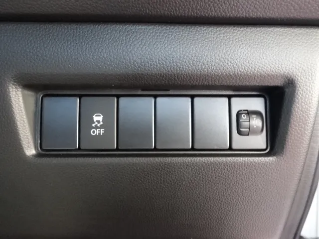 スイフト(スズキ)XGディーラー試乗車 10