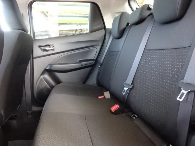 スイフト(スズキ)XGディーラー試乗車 4