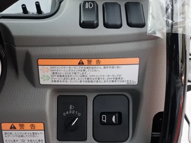 キャンター(三菱)全低床キョウカダンプ ２ｔ　登録済未使用車 11