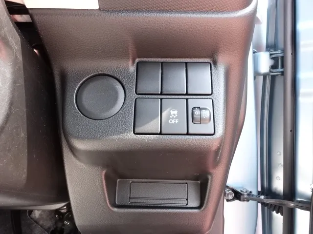 アルト(スズキ)F 5速ミッションディーラー試乗車 9