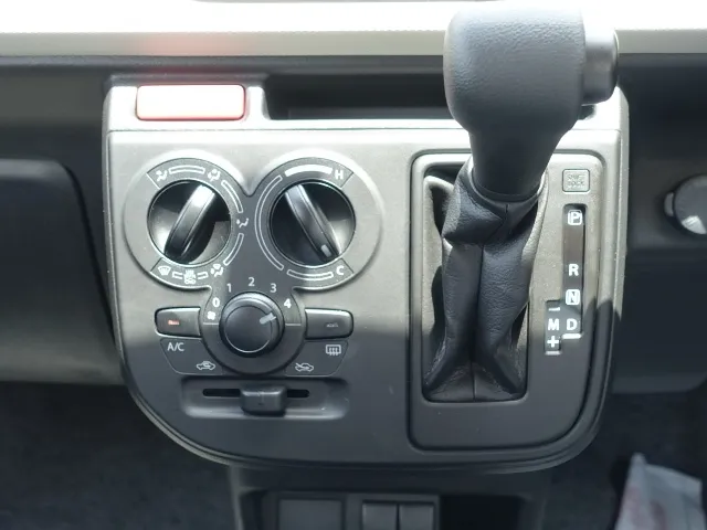 アルト(スズキ)F 5AGSディーラー試乗車 14