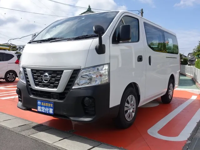キャラバン(ニッサン)DXロング　低床登録済未使用車 1