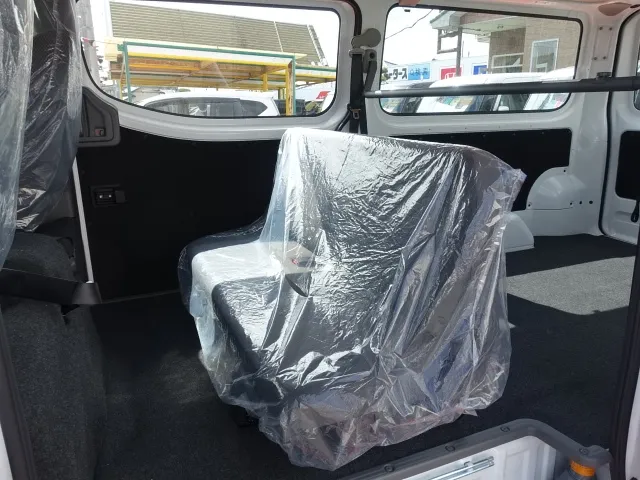キャラバン(ニッサン)DXロング　低床登録済未使用車 4