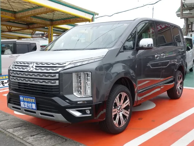 デリカD:5(三菱)Ｐ 8人レンタ登録済未使用車 1